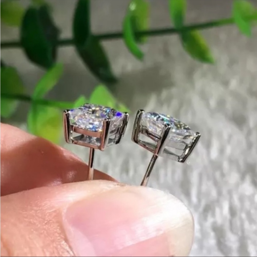 2.5 CARAT SQUARE PRINCESS DIAMOND STUD EARRINGS - Picture 3 of 6
